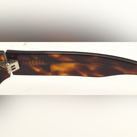 Veer Tortoise Oval Sunglasses Frames Only - Picture 7 of 8